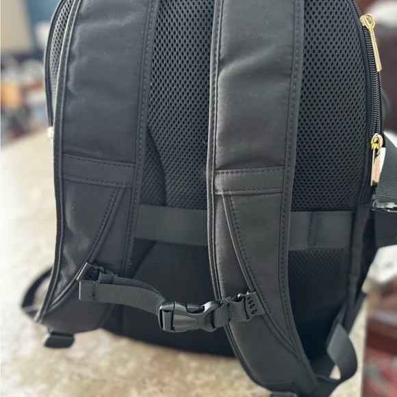 ❌***SOLD*** ❌WILLING TO TRADE Isaac Mizrahi backpack - Picture 6 of 11